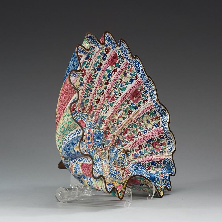 An enamel on copper basin/barbers dish, Qing dynasty, Qianlong (1736-95).