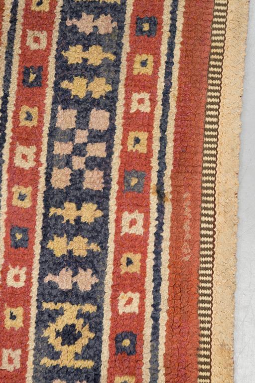 Märta Måås-Fjetterström, a carpet, "Röd Flossa", knotted pile, ca 300 x 272 cm, signed AB MMF.