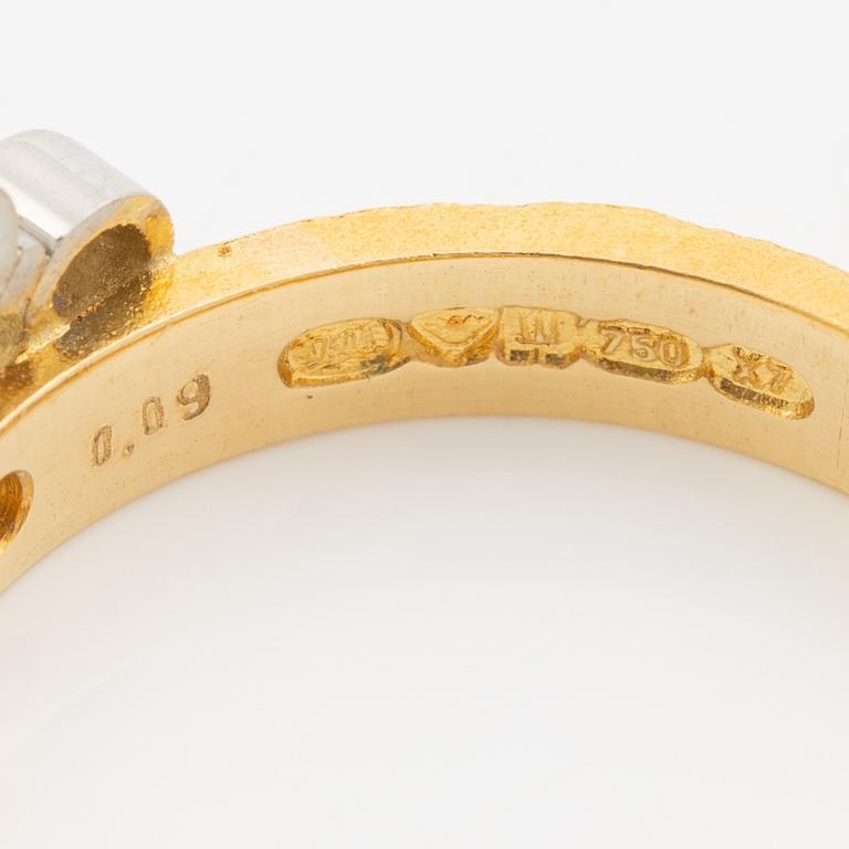 Björn Weckström, Ring, 18K guld med runda briljantslipade diamanter, Finland 1975. För Lapponia.