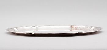 BRICKA, silver 800, märkt Tezler, 1900-talets första hälft. Vikt ca 1724 gram.