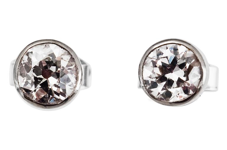 DIAMOND EAR STUDS.