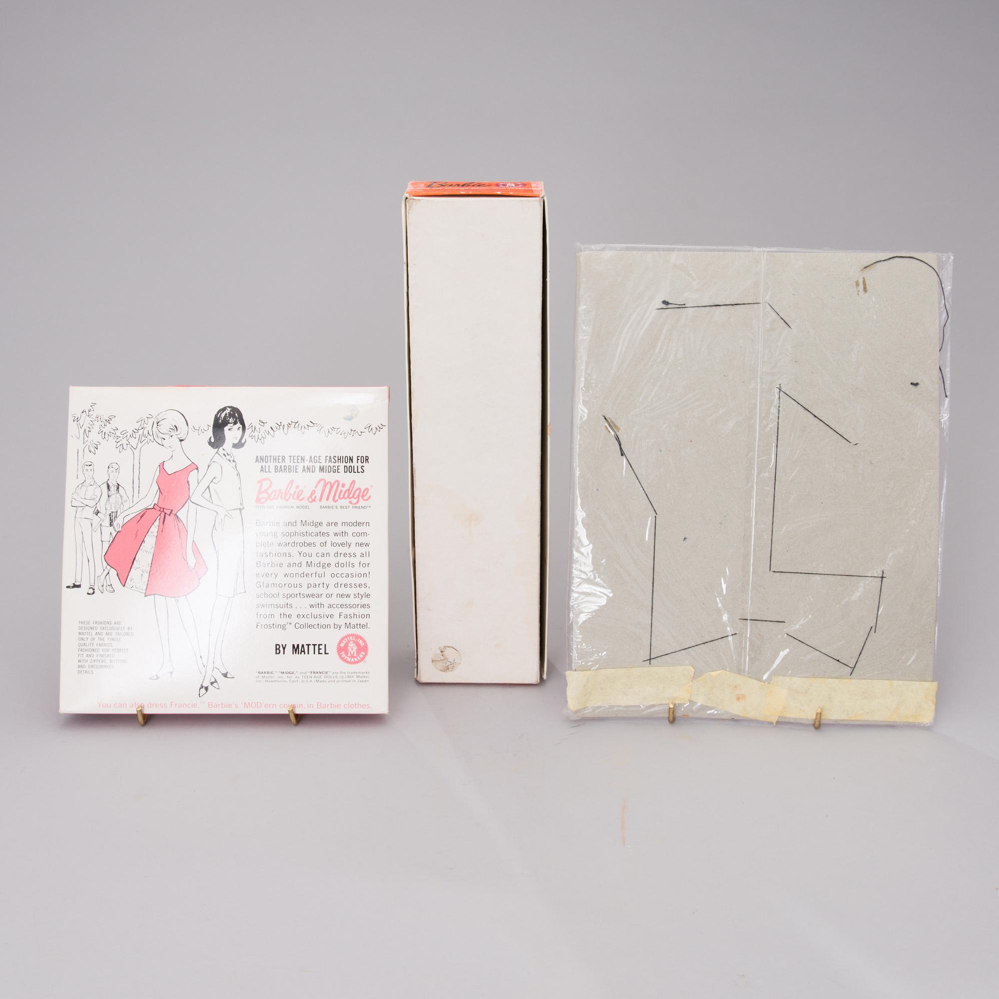 Barbie doll 'Midge' and two sets of clothes, one for Barbie and one for Ken. Mattel, 1960-tal.