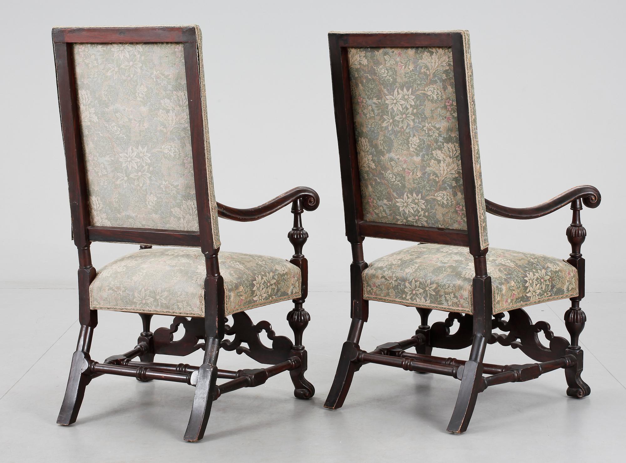 KARMSTOLAR, ett par, barockstil, 1800-talets slut.