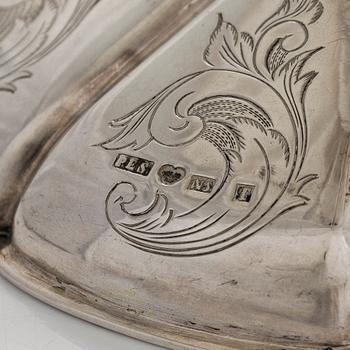 P.E. Sundberg, a footed silver bonbonnière, maker's mark of P.E. Sundberg, Trosa 1867.