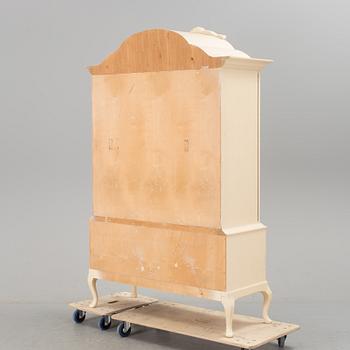 A mid 1900s cabinet by Oscar Edv Ekelunds Snickerifabriks AB, Virserum.