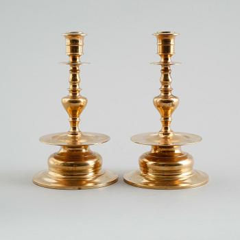 LJUSSTAKAR, 1 par, mässing, barockstil, Skultuna, nr 58, 1900-talets första hälft.