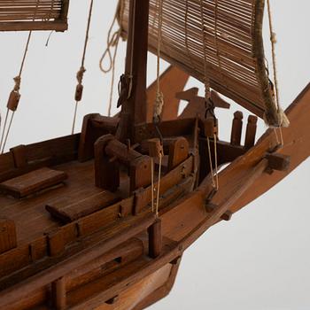 Boat model of a junk, first half of the 20th Century.