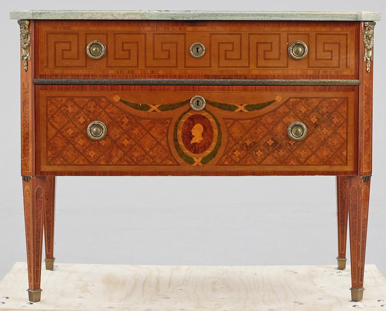 BYRÅ, gustaviansk stil, 1900-talets andra hälft.