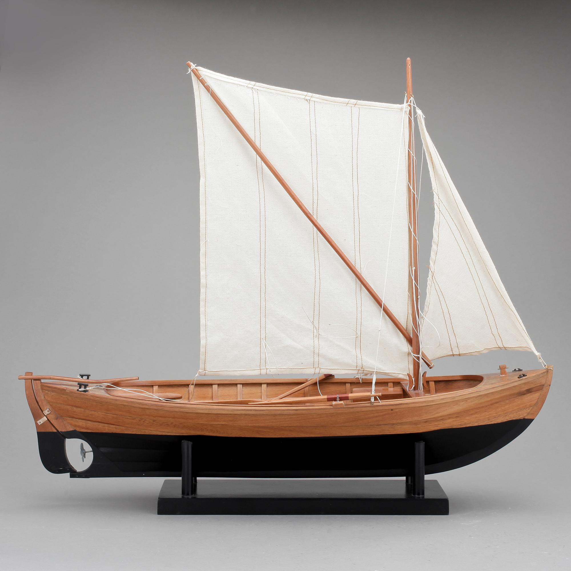 MODELLBÅT, trä, "Smålandssnipa", i modern tillverkning.