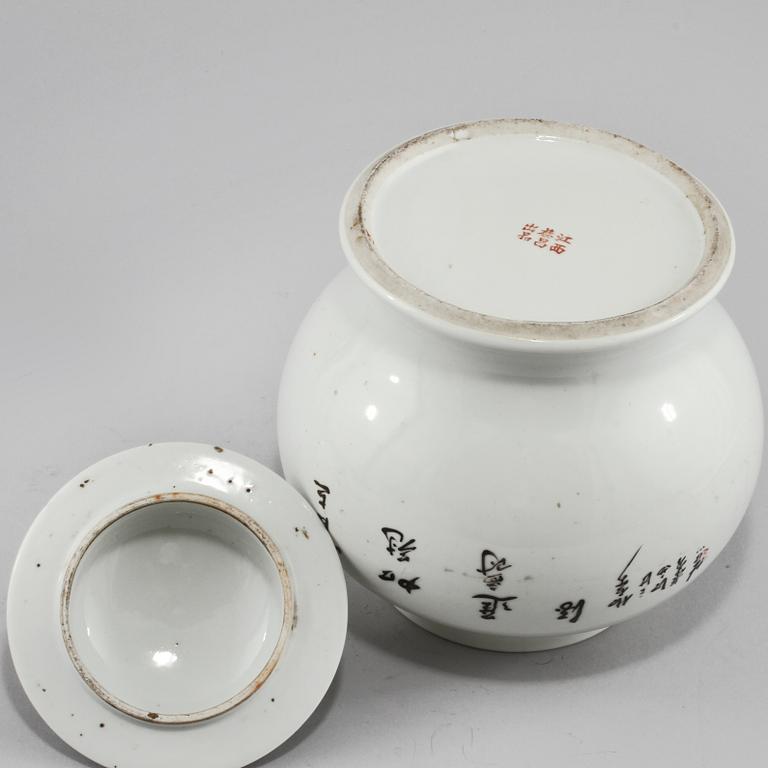 LOCKURNA, porslin, Kina, 1900-tal.