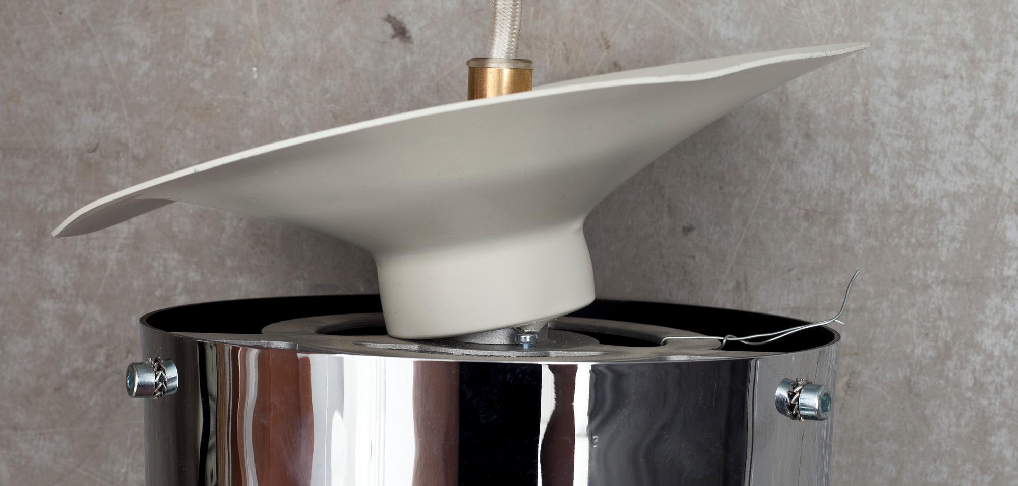 TAKLAMPA, "PH-Kotte". Poul Henningsen för Louis Poulsen. Danmark, 1900-talets andra hälft.