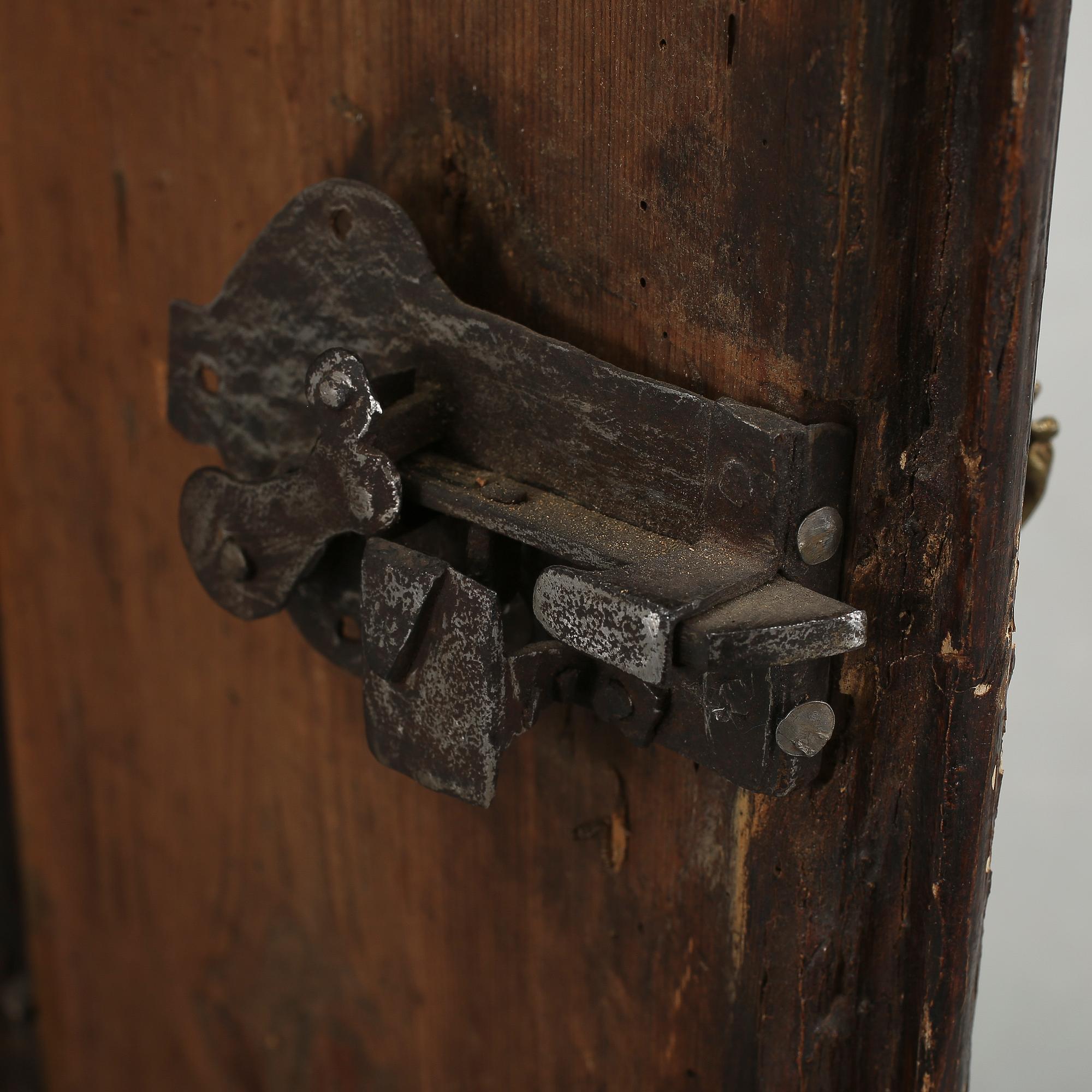 HÖRNHÄNGSKÅP, allmoge, 1800-tal.