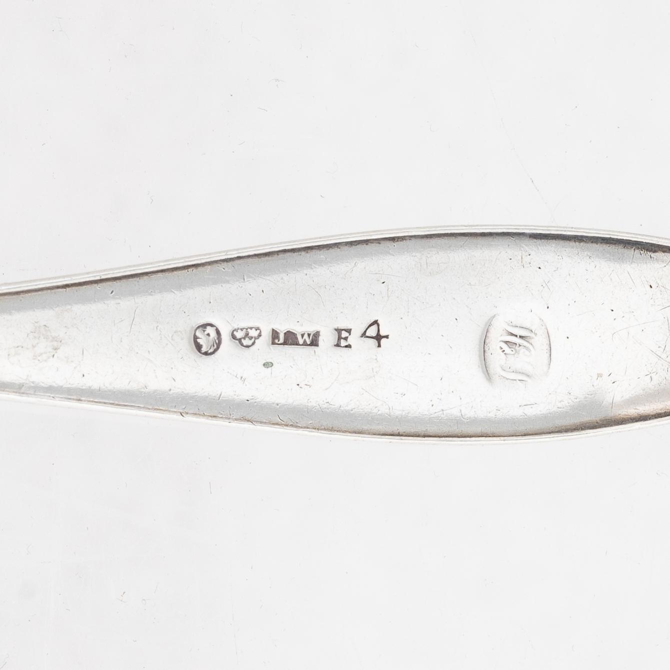 Såskanna, silver, Nordisk Silverkonst, Helsingborg 1947 samt såssked Johan Wahlström, Jönköping 1835.