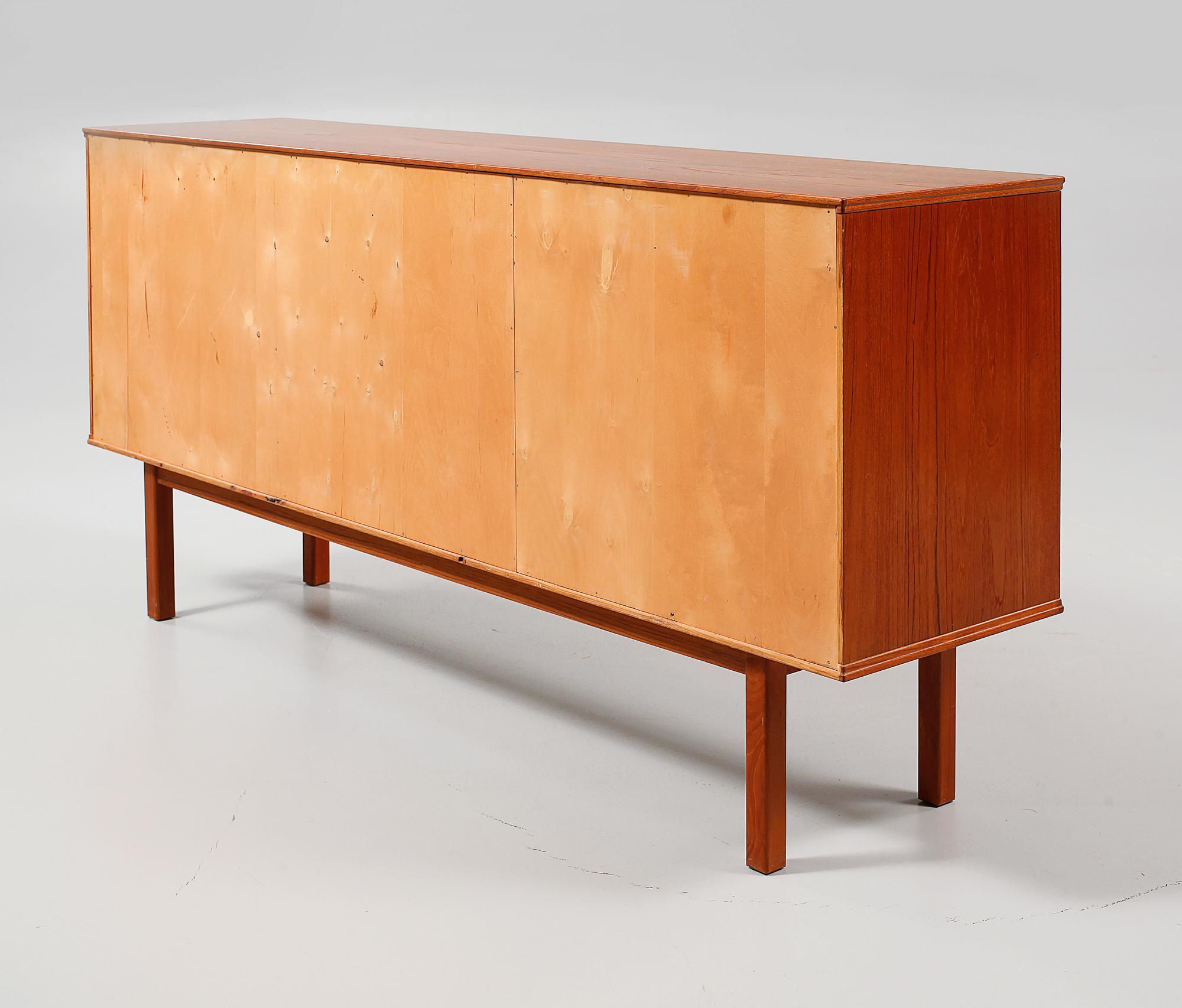 SIDEBOARD, 1900-talets tredje kvartal.