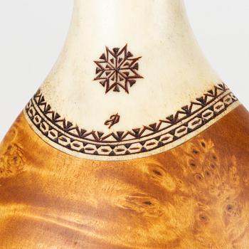 A birch and reindeer horn flask by Esse Poggats, end of the 20th Century.