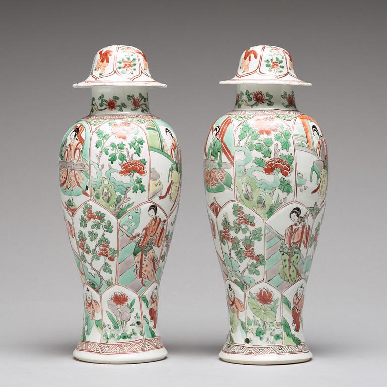 A pair of famille verte vases, Qing dynasty, Kangxi (1662-1722).