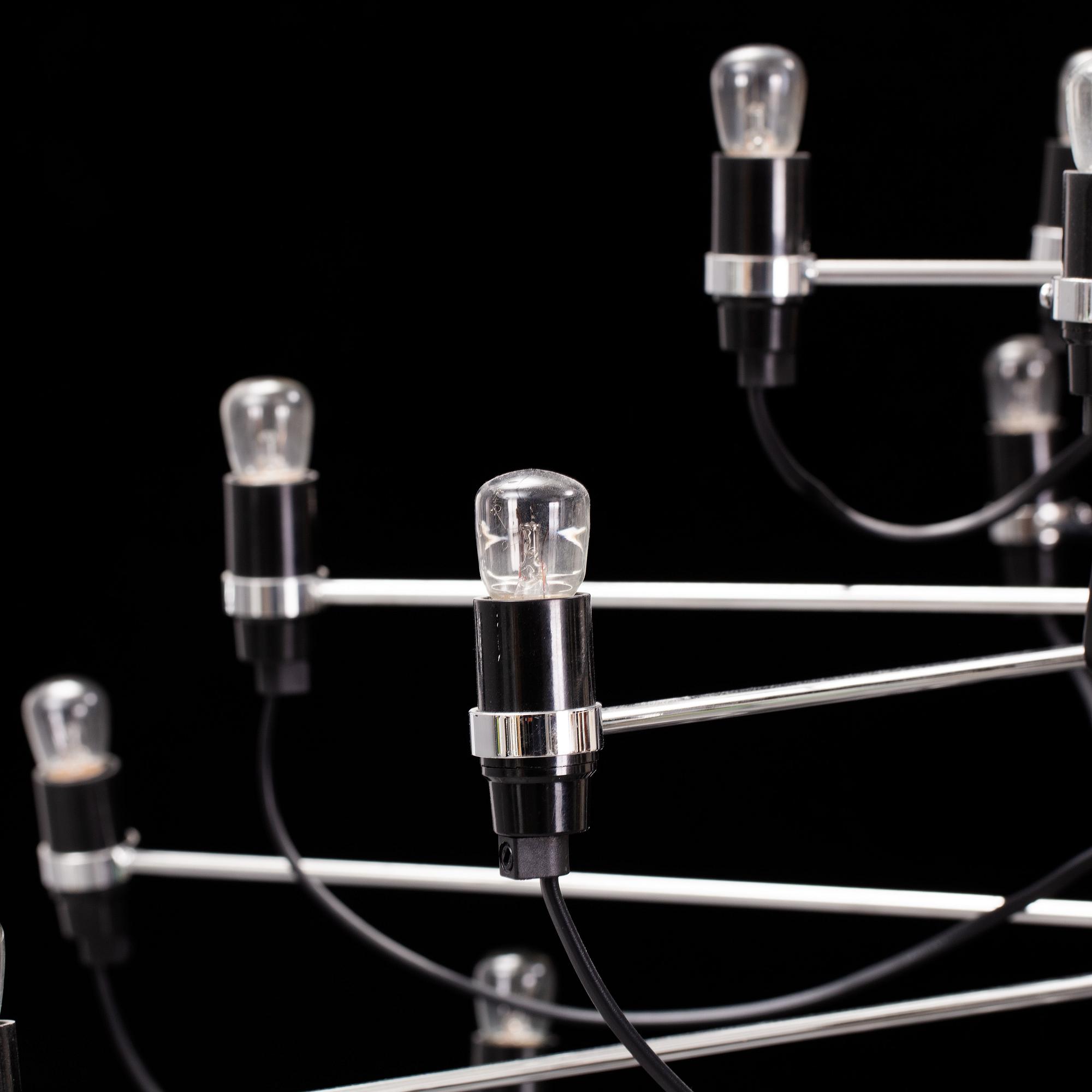 Gino Sarfatti, a "2097/30" chandelier, Flos.