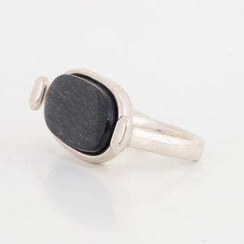 Vivianna Torun Bülow Hübe, a sterling silver and obsidian double ring, Jakarta Indonesia.