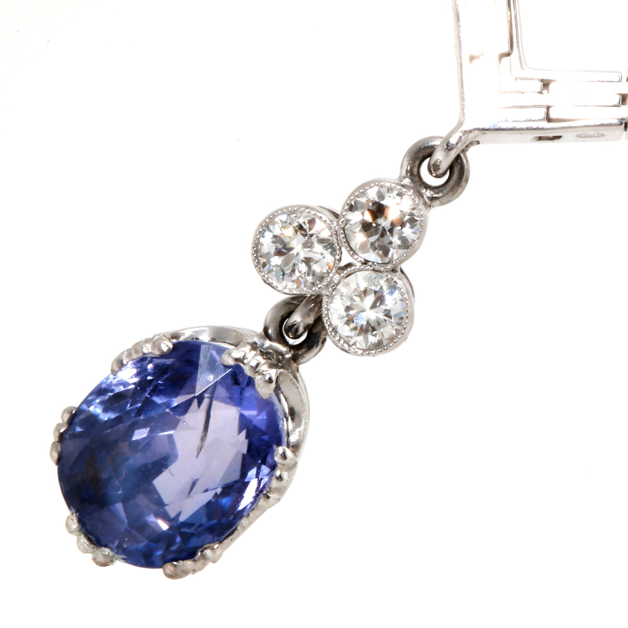 Necklace 18K whitegold with 1 purple-blue sapphire approx 6 ct  and 3 brilliant-cut diamonds approx 0,40 ct in total.