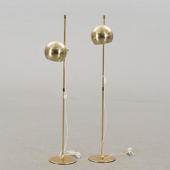 A pair of Hemi floor lamps.