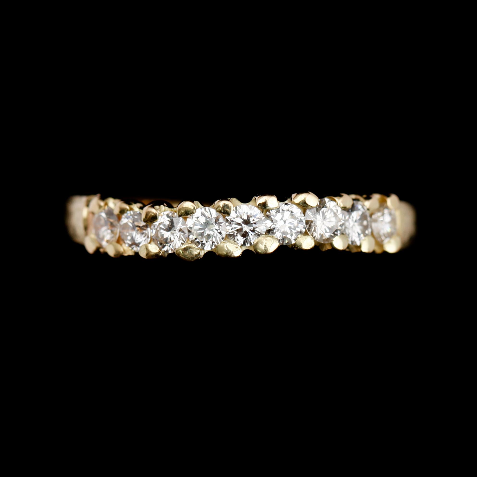 RING, 18 k guld, 9 briljantslipade diamanter tot 0.72 ct.