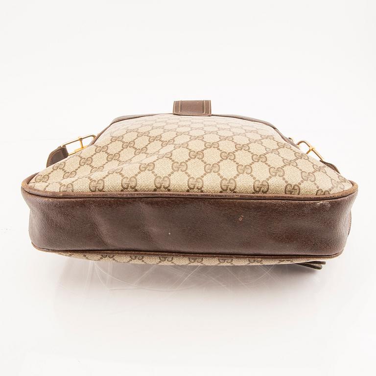 Gucci,.