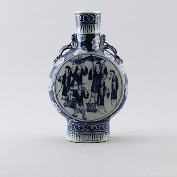 PILGRIMSFLASKA, porslin, Kina, 1900-tal.