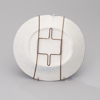 A ceramic dish signed Kaipiainen Arabia from the 1970s.