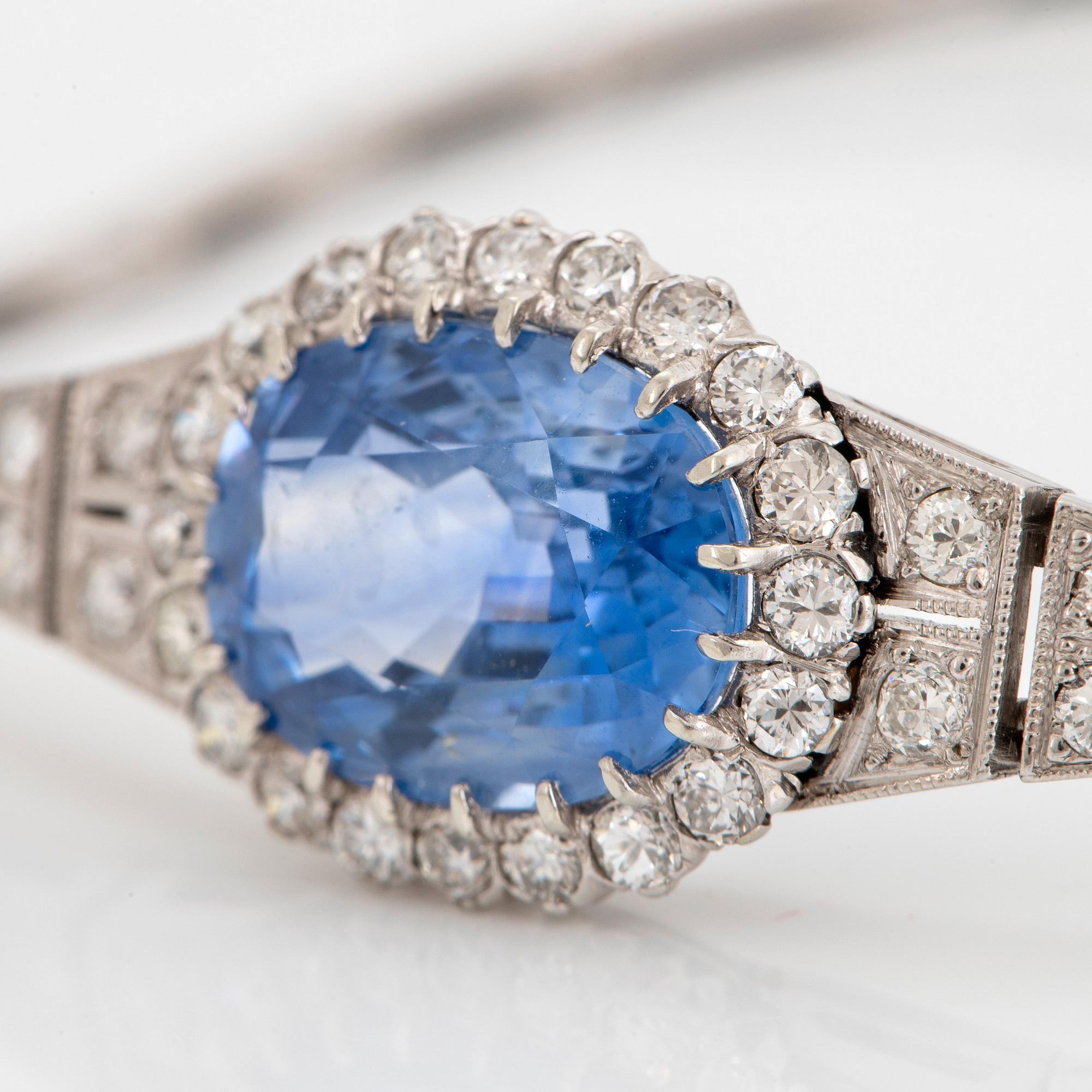Armband 18K vitguld med en fasettslipad safir vikt ca 7.00 ct.