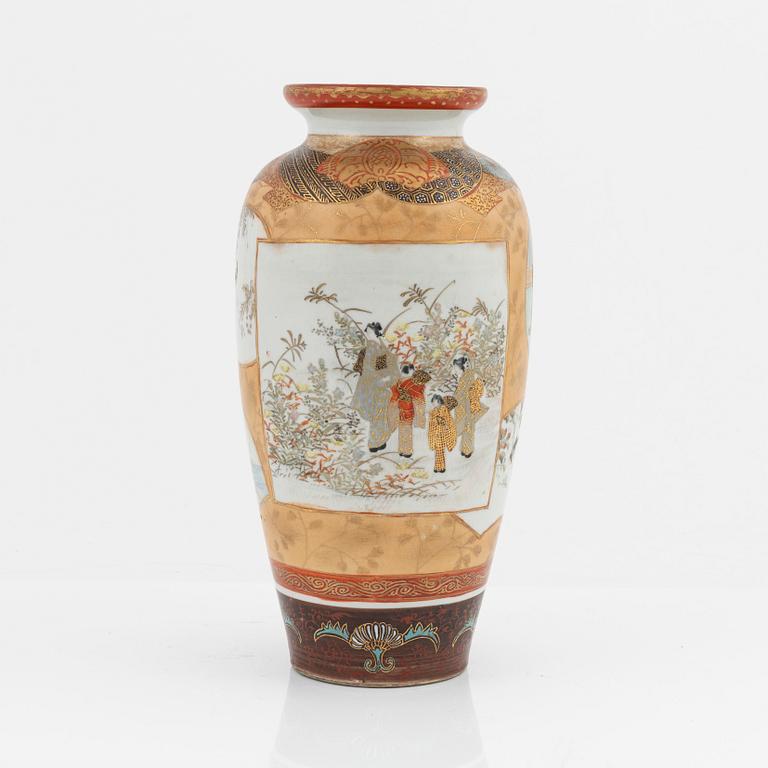A Satsuma ware vase, Japan, Meiji (1868-1912).