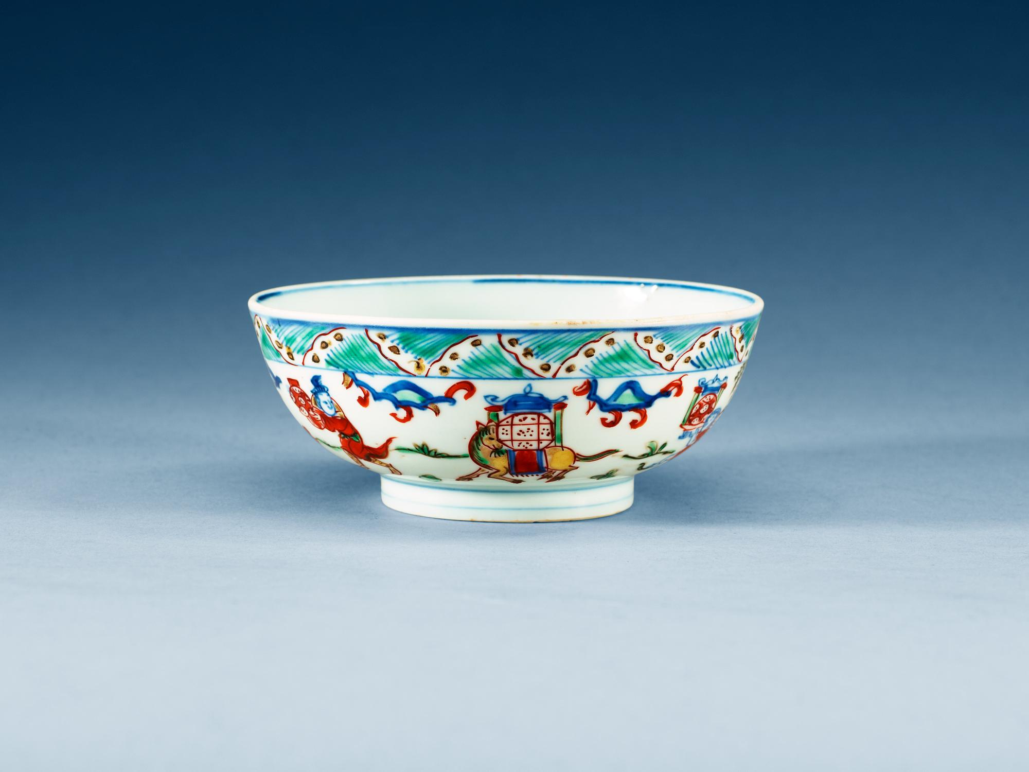 SKÅL, porslin. Ming dynastin, med Wanlis sex karaktärers märke och period (1573-1613).