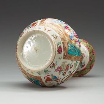 VAS, porslin. Qing dynastin, Kanton, 1800-tal.