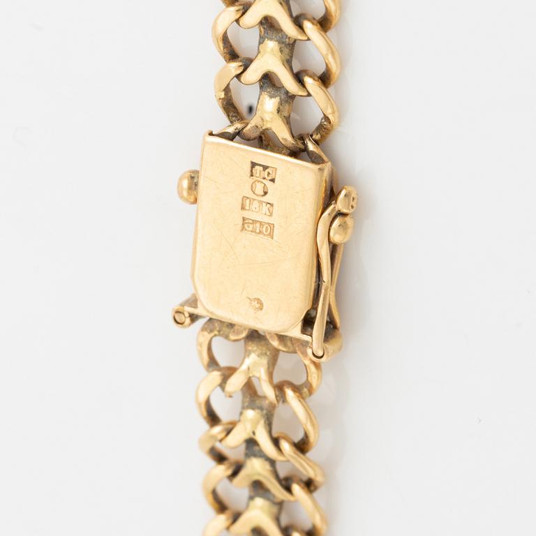 18K gold bracelet.