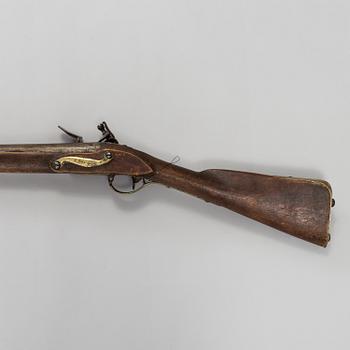 A FLINTLOCK GUN, 18th/19th century.