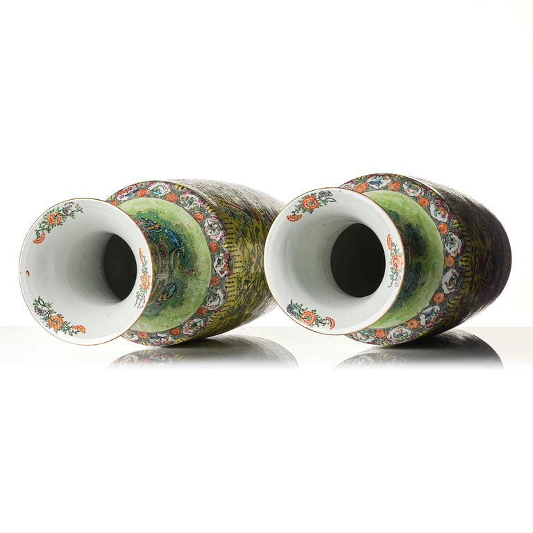 A pair of yellow ground famille rose '100 birds' vases, late Qing dynasty.