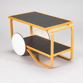 Alvar Aalto, tarjoiluvaunu malli 98, O.Y. Huonekalu-ja Rakennustyötehdas A.B. 1900-luvun puoliväli.