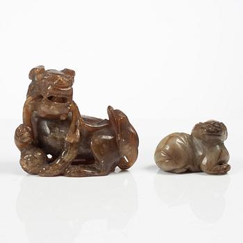 A group of two Chinese stone figures and a stone plaque, late Qing dynasty/early 20th century.