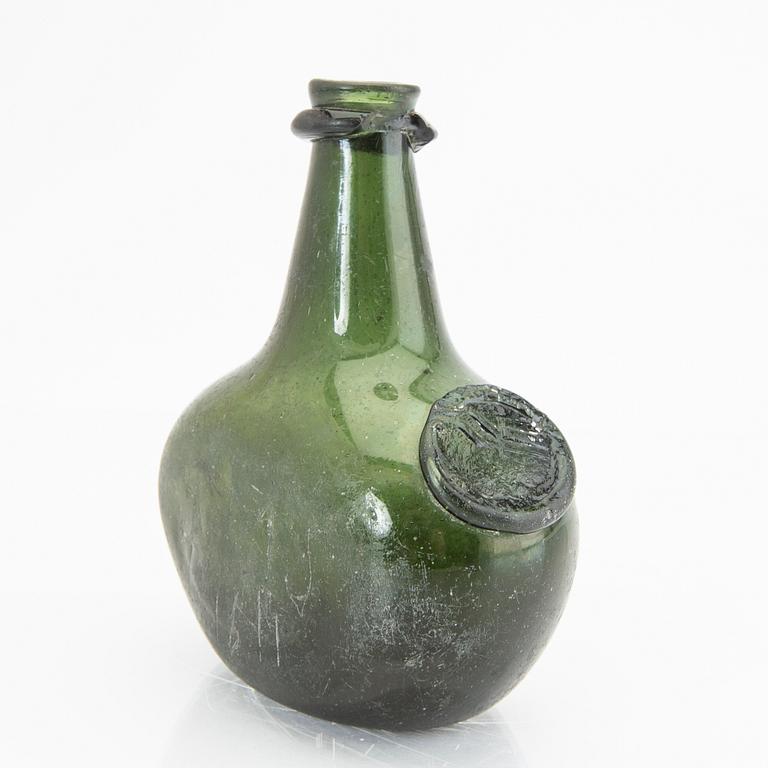 Jöran Pilgren, an early 18th century glass flask from Skånska glasbruket.