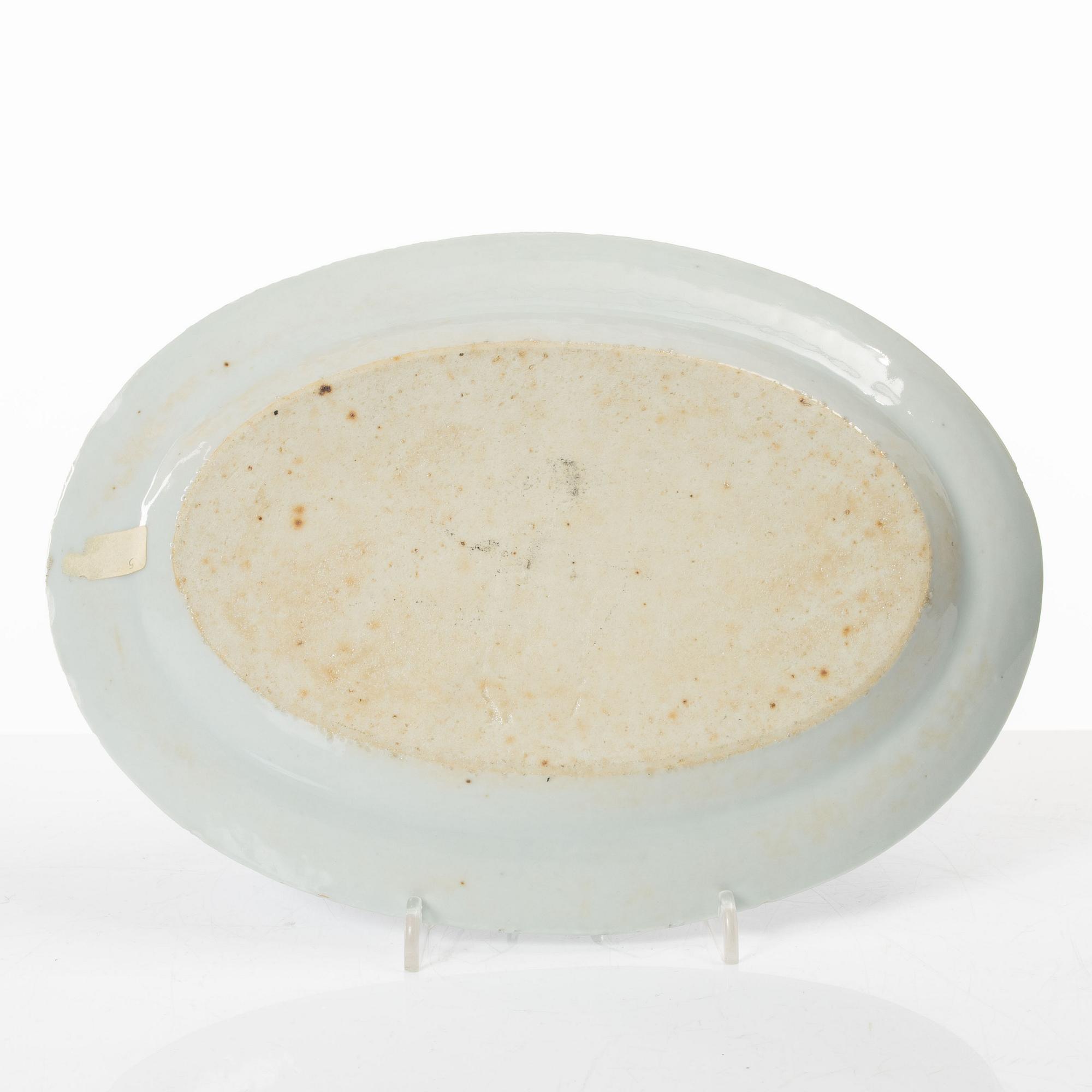 Form och stekfat, porslin, Kina, Qingdynastin, omkring 1800.