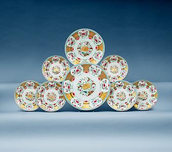 Two chargers and six dinner plates (1+1+6), Qing dynasty, Yongzheng (1723-1735).