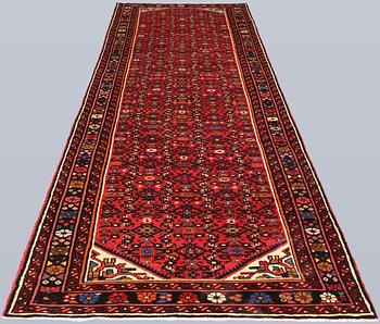 Gallerimatta, Hosseinabad, ca 434 x 115 cm.