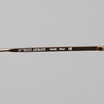 PARTI SOLGLASÖGON, 3 par, Ray-Ban, Gucci samt Giorgio Armani.