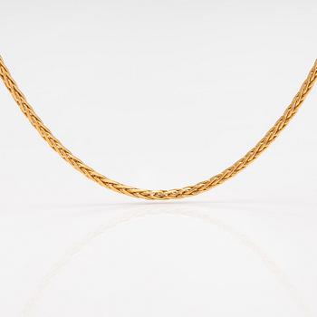 A 14K gold necklace. UNoaerre.