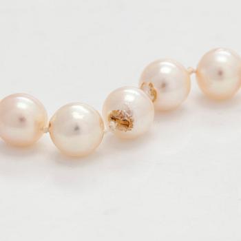 Helminauha, japanilaiset barokkihelmet, lukko 18K valkokultaa.