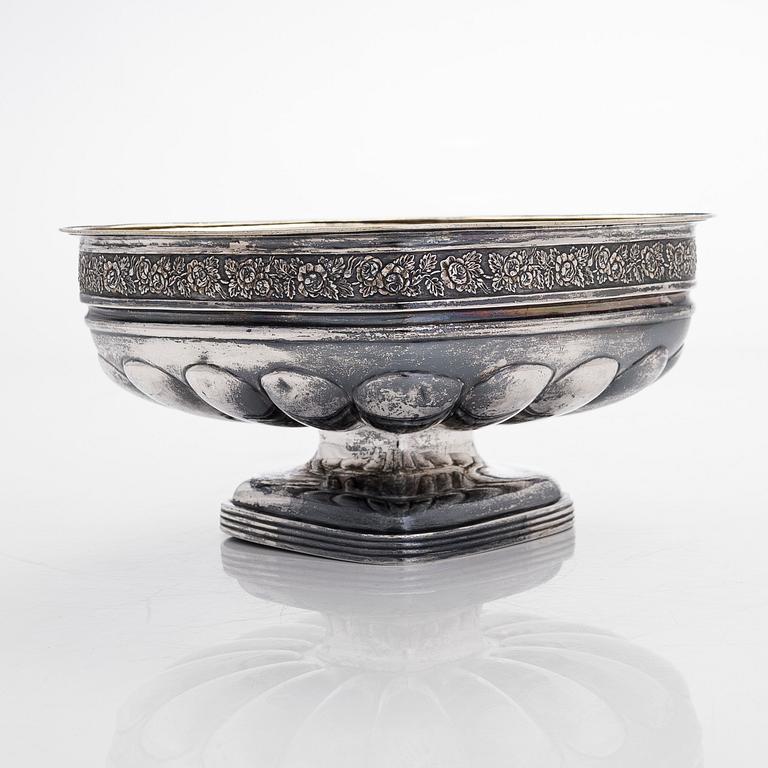 A parcel-gilt bonbonnière silver, maker's mark of Gustav Lindgren, St. Petersburg ca. 1820.