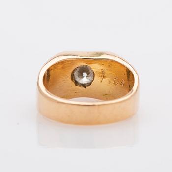 Ring, 18k guld med briljantslipad diamant.