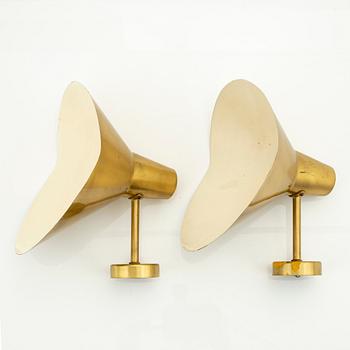 Hans Bergström, a pair of model V319 brass wall lights, Ateljé Lyktan.