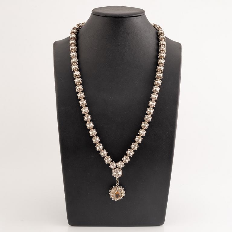 Collier med medljong samt armband silver, Mexiko.