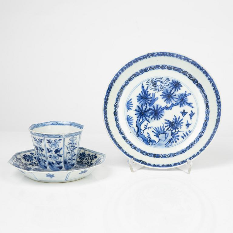 Seven pieces of blue and white Chinese porcelain, Qing Dynasty, Qianlong and Kangxi and a Transition dish, 17th Century.