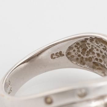 Brilliant cut diamond ring.